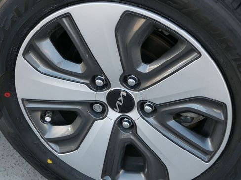 Used 2022 Kia Niro LX image 9