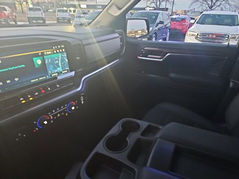 Used 2022 Chevrolet Silverado 1500 LT image 16