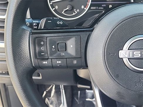 Used 2022 Nissan Rogue SV image 12