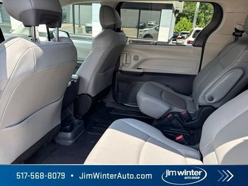 Used 2023 Toyota Sienna XLE FWD image 10