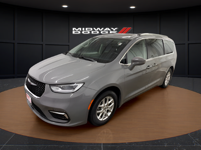 Used 2022 Chrysler Pacifica Touring-L FWD image 2