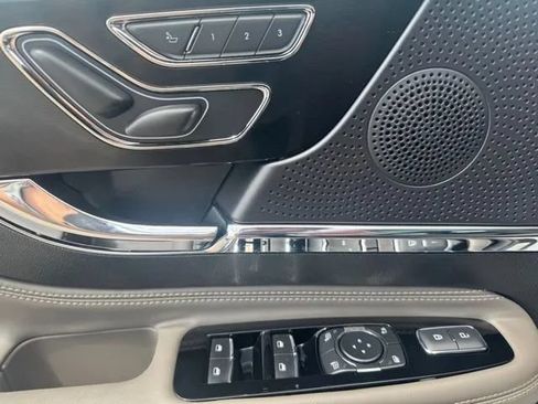 Used 2025 Lincoln Corsair AWD w/ Jet Appearance Package image 13