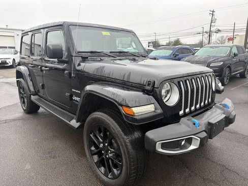 Used 2022 Jeep Wrangler Unlimited Sahara w/ Cold Weather Group AWD/4WD image 8