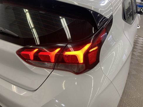 Used 2019 Hyundai Veloster Turbo image 13