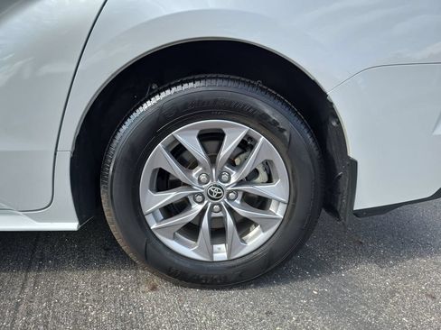 Certified 2025 Toyota Sienna XLE AWD/4WD image 38