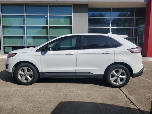 Used 2017 Ford Edge SE FWD image 3