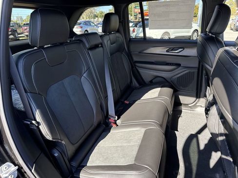 New 2025 Jeep Grand Cherokee Altitude image 25