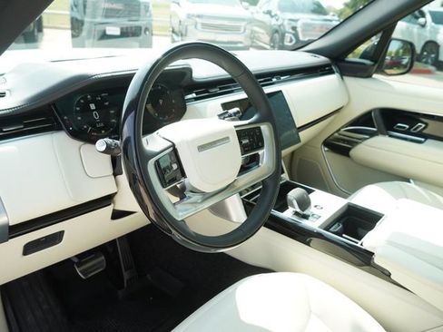 Used 2025 Land Rover Range Rover SE AWD/4WD image 18