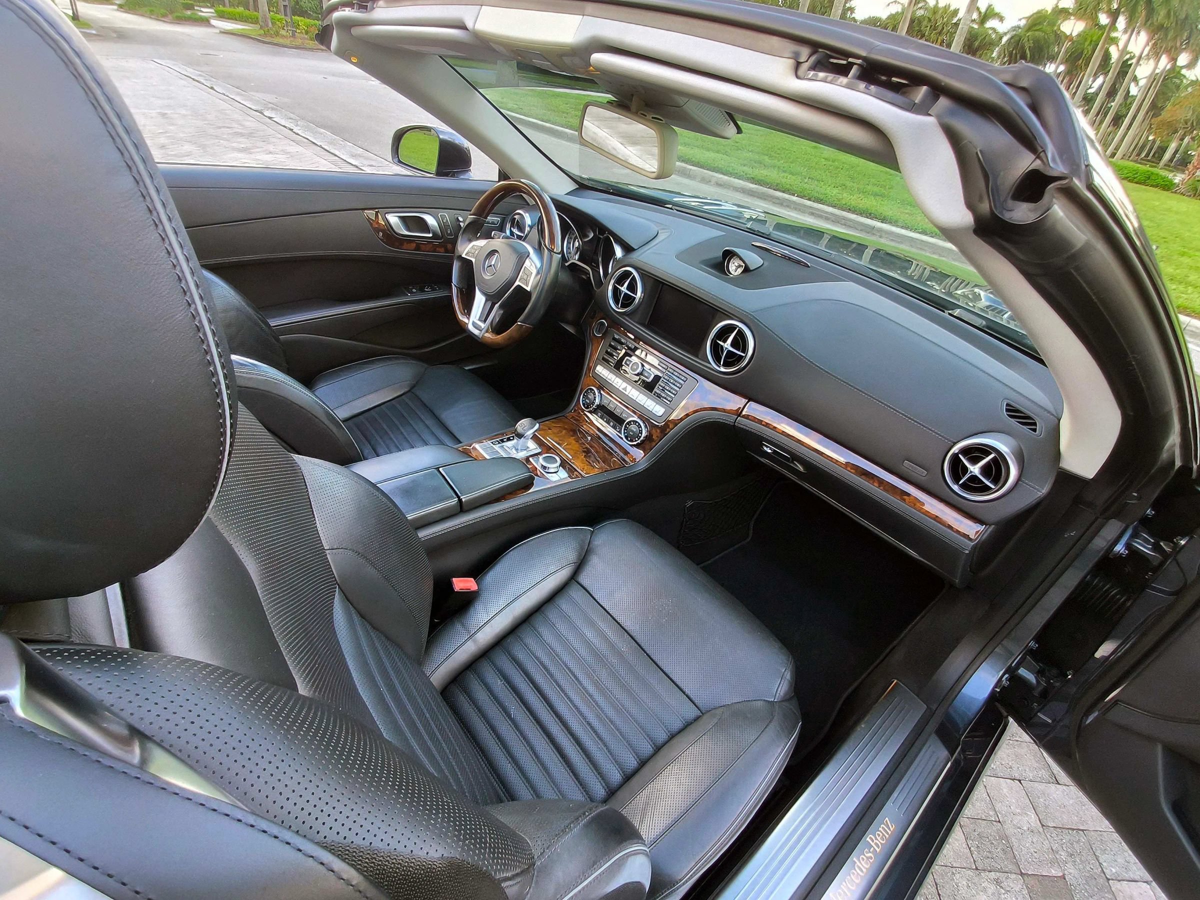 Used 2014 Mercedes-Benz SL 550 image 25
