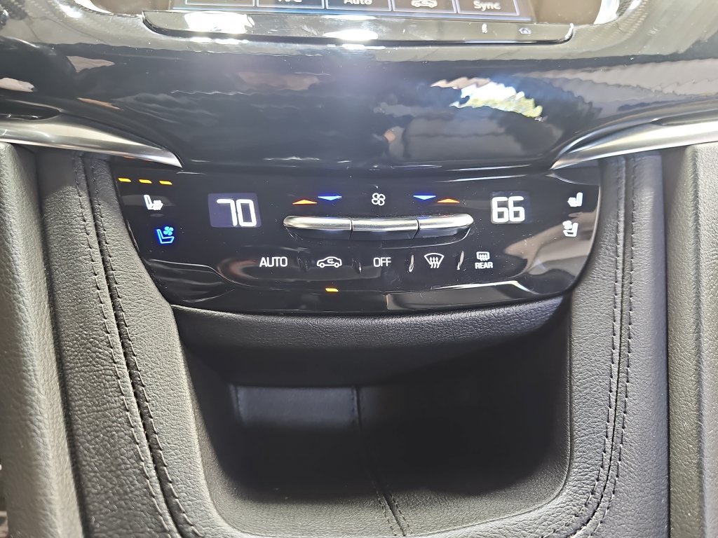 Used 2024 Cadillac XT6 Sport w/ Technology Package AWD/4WD image 27