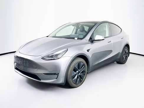 Used 2025 Tesla Model Y Long Range AWD/4WD image 3