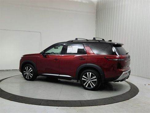 Used 2024 Nissan Pathfinder Platinum w/ Cargo Package image 5