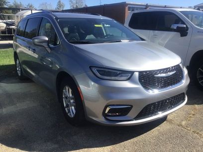 Used 2021 Chrysler Pacifica Touring-L