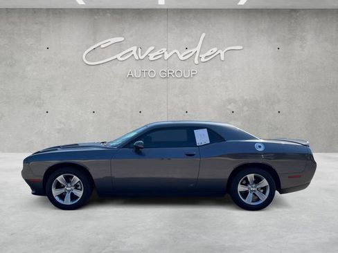 Used 2022 Dodge Challenger SXT image 13