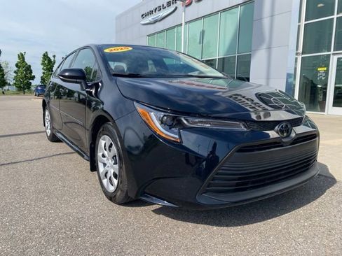Used 2025 Toyota Corolla LE FWD image 3