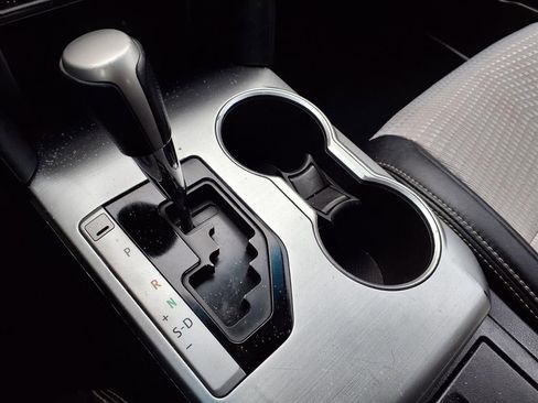 Used 2014 Toyota Camry L image 20