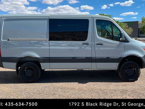 Used 2025 Mercedes-Benz Sprinter 2500 image 6
