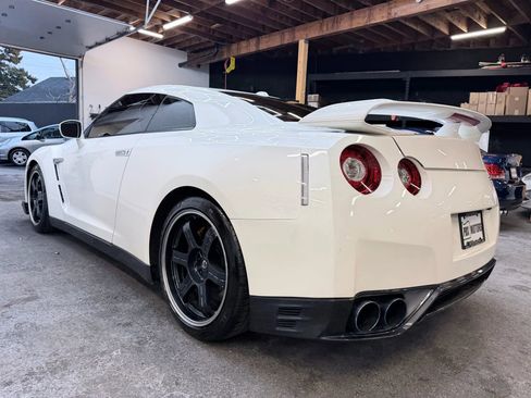 Used 2015 Nissan GT-R Premium image 5