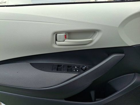 Used 2025 Toyota Corolla LE FWD image 13
