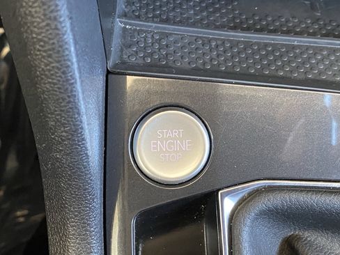Certified 2023 Volkswagen Tiguan SE FWD image 14
