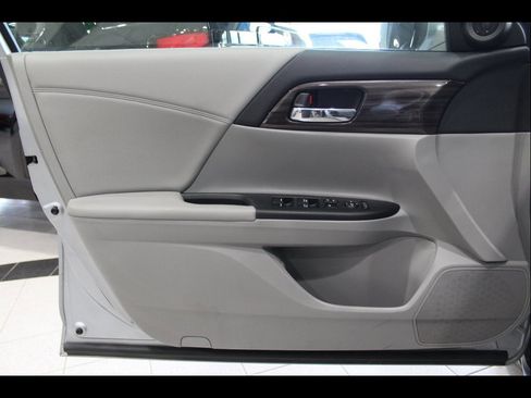 Used 2016 Honda Accord EX image 15