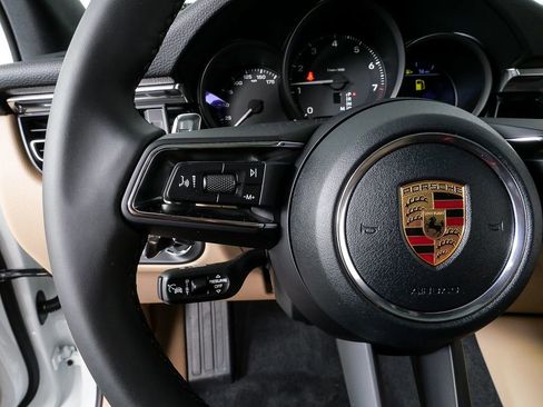 New 2026 Porsche Macan AWD image 10