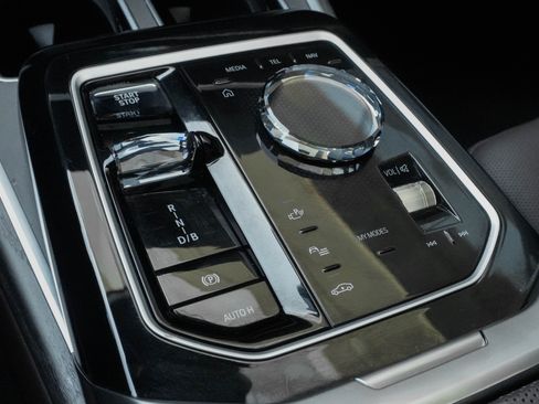 Certified 2023 BMW i7 xDrive60 AWD/4WD image 25