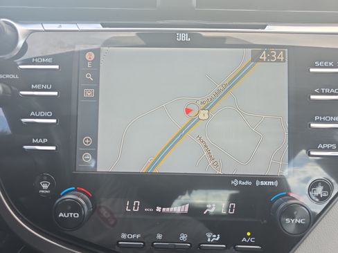 Used 2020 Toyota Camry XLE w/ Sunroof Package FWD image 20