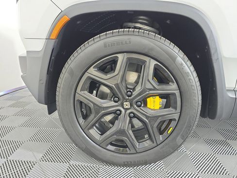 Used 2025 Rivian R1T Premium AWD/4WD image 9