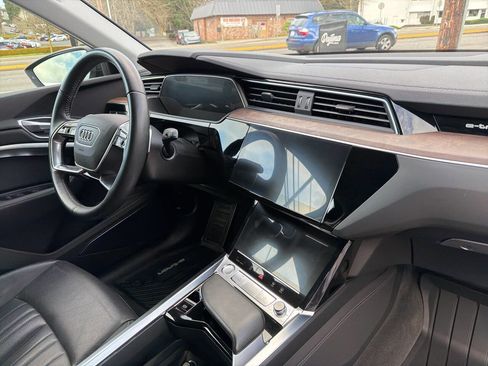 Used 2019 Audi e-tron Premium Plus image 22