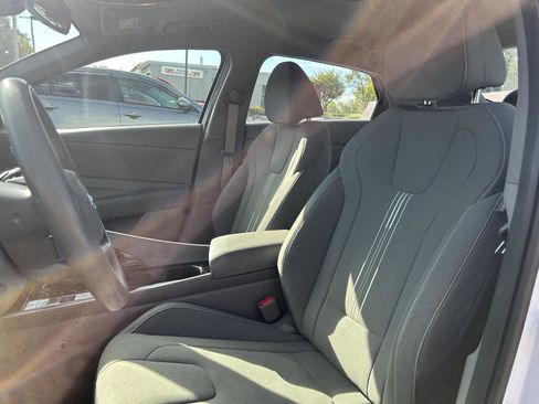 Used 2023 Hyundai Elantra Blue image 11