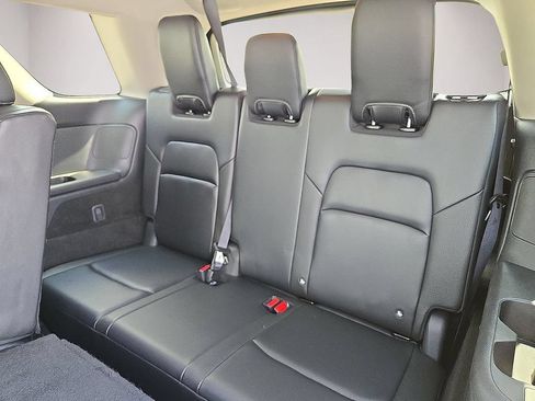 Used 2023 Nissan Pathfinder SL w/ Black Appearance Package AWD/4WD image 9