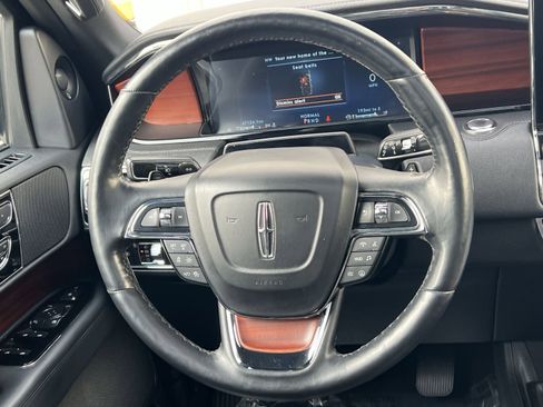 Used 2023 Lincoln Navigator Reserve image 16