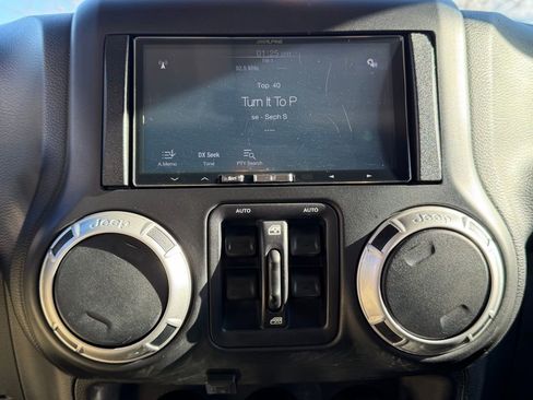 Certified 2016 Jeep Wrangler Unlimited Rubicon image 22