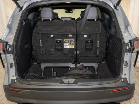 Used 2022 Toyota Sienna XLE Woodland Edition image 6