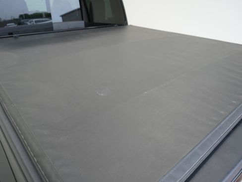Used 2017 Nissan Titan SV RWD image 7