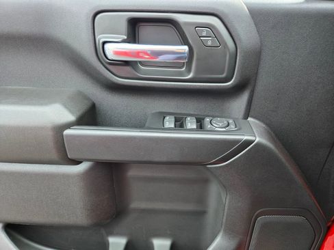 Used 2025 Chevrolet Silverado 2500 Custom w/ Custom Value Package image 18