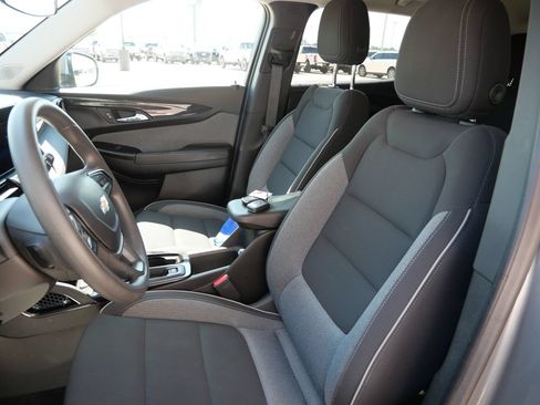 Used 2024 Chevrolet TrailBlazer LT AWD/4WD image 16