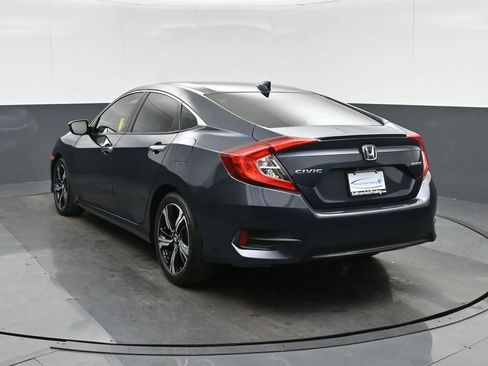 Used 2018 Honda Civic Touring image 5