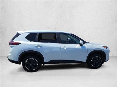 Used 2024 Nissan Rogue SV FWD image 3