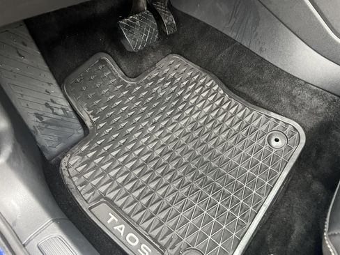 Used 2022 Volkswagen Taos SE w/ Panoramic Sunroof Package image 15