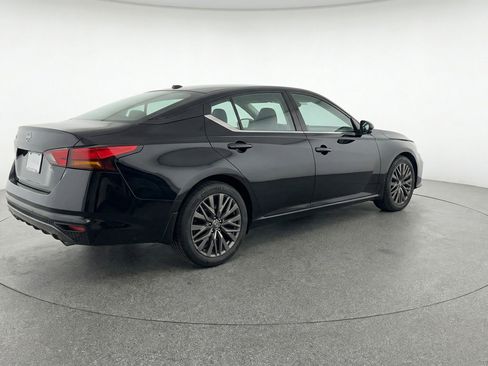 Used 2025 Nissan Altima 2.5 SV FWD image 9