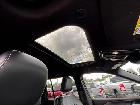 Used 2025 Jeep Grand Cherokee Altitude image 21