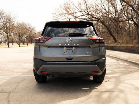 Used 2021 Nissan Rogue SV image 8