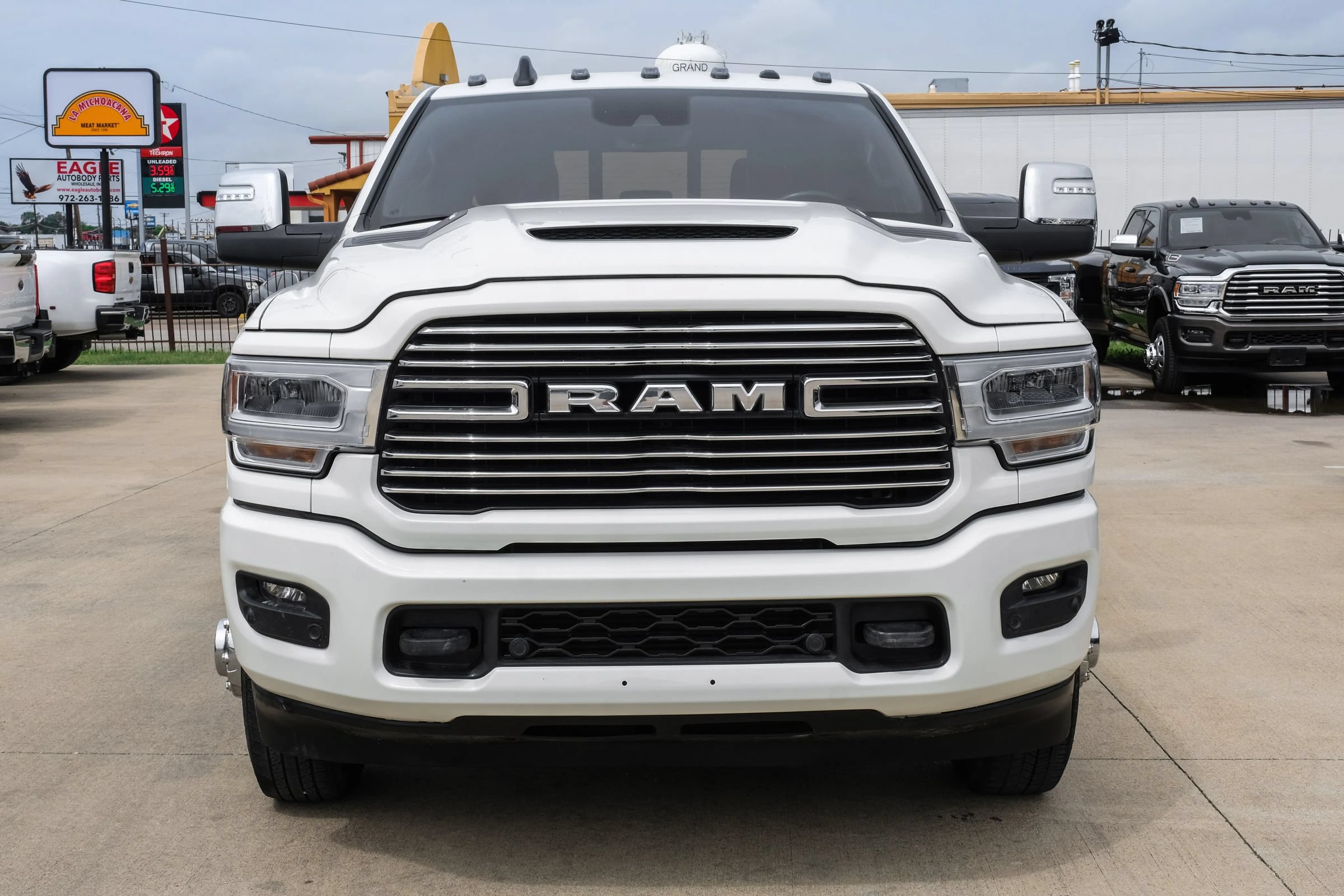 Used 2024 RAM 3500 Laramie w/ Sport Appearance Package AWD/4WD image 3
