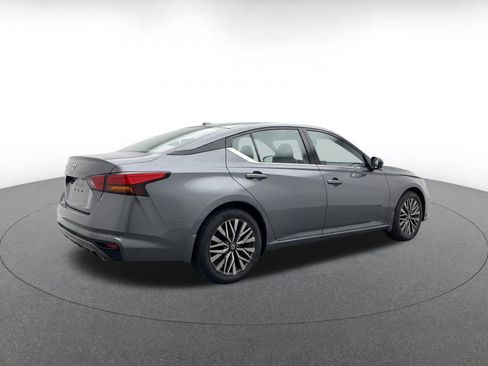 Used 2025 Nissan Altima 2.5 SV FWD image 9