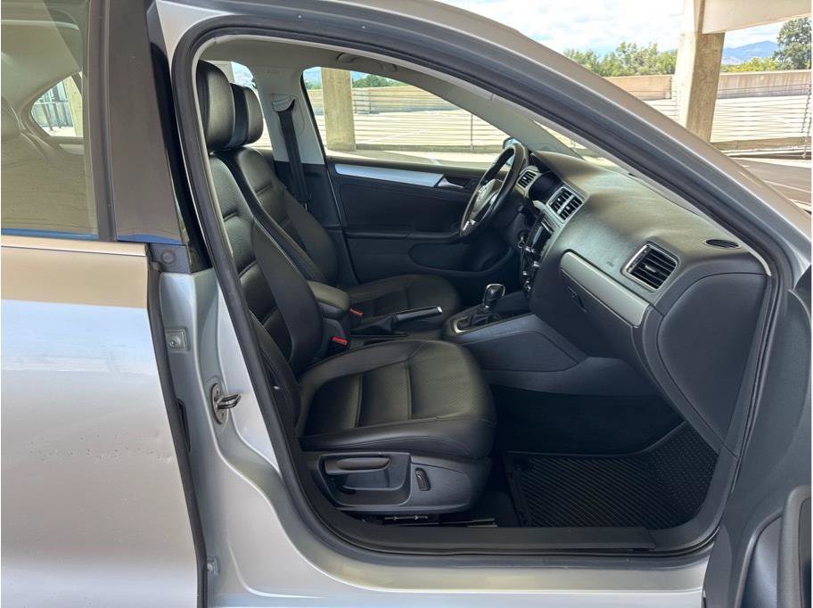 Used 2013 Volkswagen Jetta SE FWD image 14