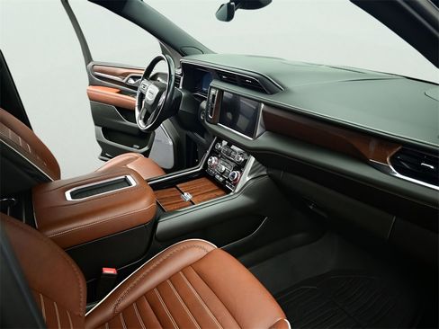 Used 2023 GMC Yukon XL Denali Ultimate image 7