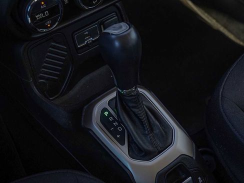 Used 2015 Jeep Renegade Latitude w/ Popular Equipment Group image 20