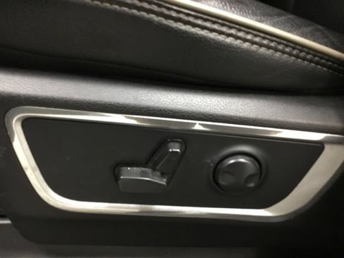 Used 2022 RAM 1500 Laramie AWD/4WD image 9